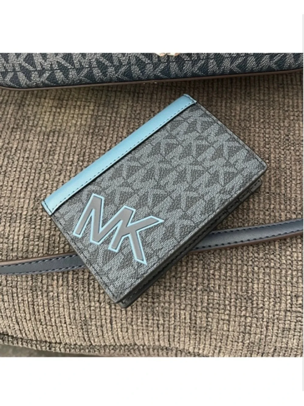 NWT Michael Kors Cooper MK Logo Folding Card Case Wallet Cornflower Blue